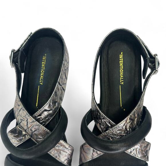 Intentionally Blank Women's Strappy Sandal EU 38 US 7.5-8 Black Silver Crinkle - Picture 7 of 7